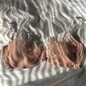 Victoria’s Secret lacy underwire bralette